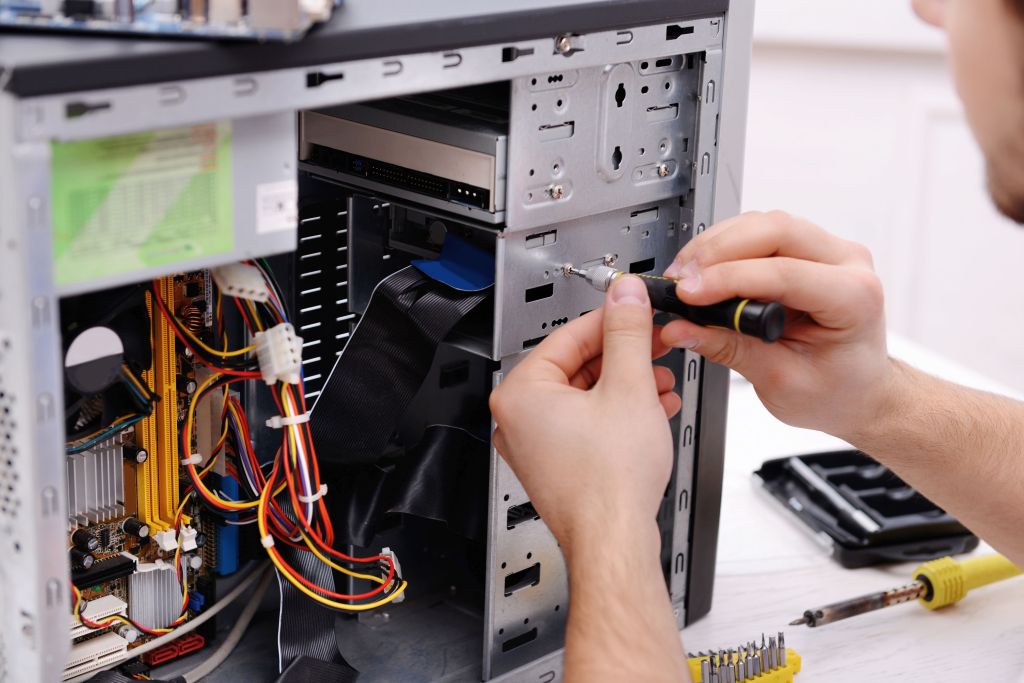 Revolutionizing Digital Reliability: UrbanClap’s Pioneering Computer Repair Services in Dubai